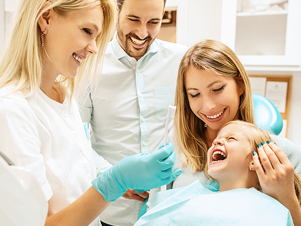 小児歯科の専門医院だからできる、「子ども」と「大人」それぞれの歯へのアプローチ